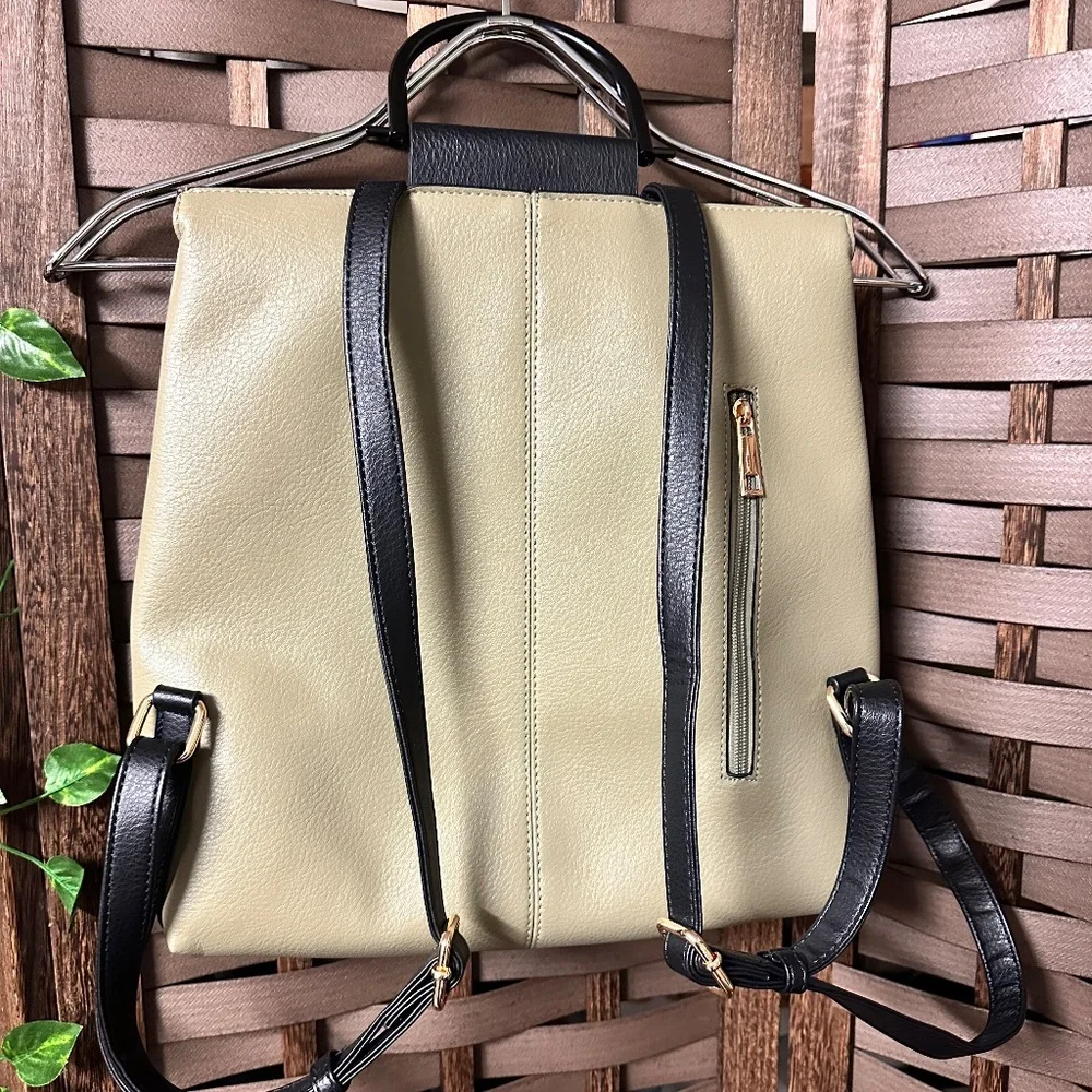 Backpack - Picture 2 of 13